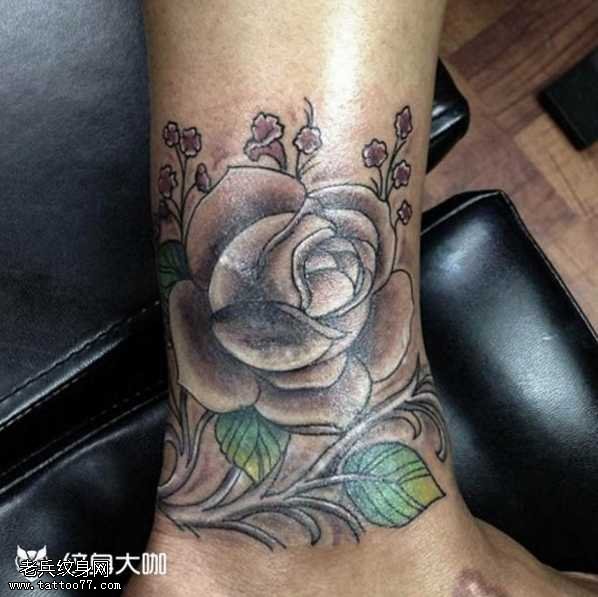 腿部玫瑰纹身图案