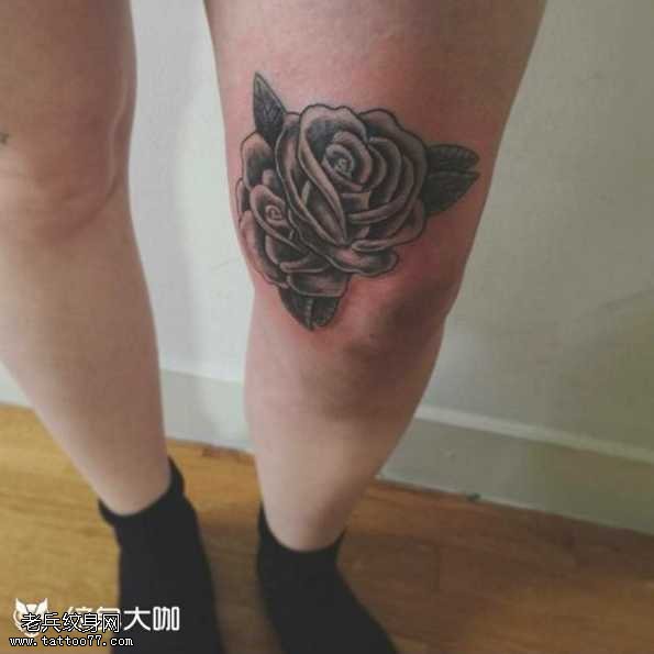 腿部玫瑰纹身图案