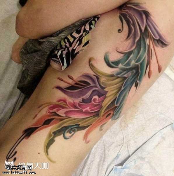 腰部花朵纹身图案