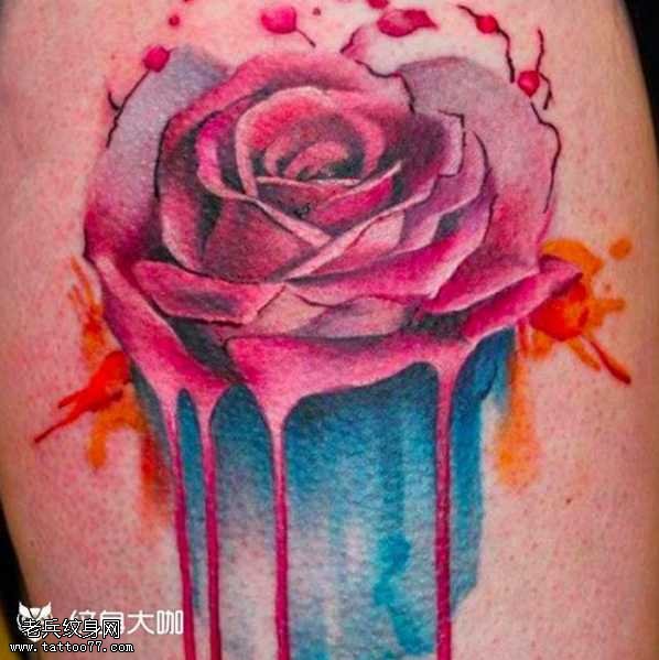 腿部玫瑰纹身图案