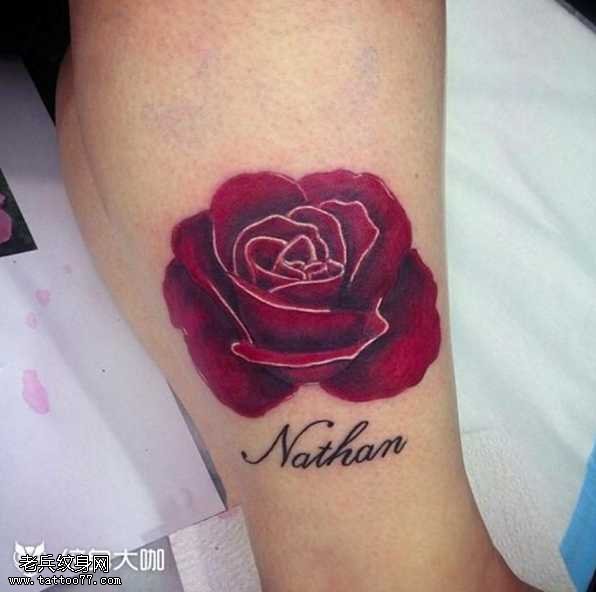 腿部玫瑰纹身图案