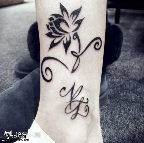 腿部莲花纹身图案