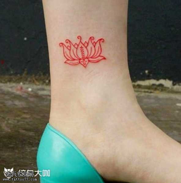 腿部莲花纹身图案