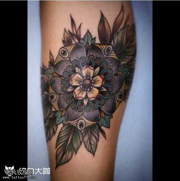 腿部植物纹身图案