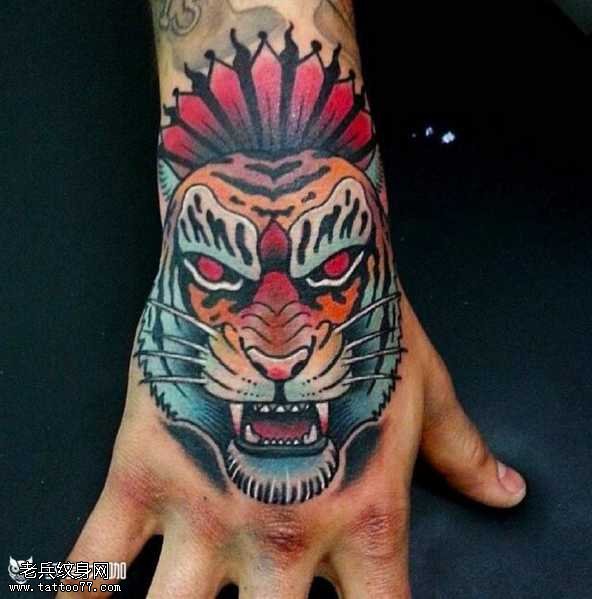 手部老虎纹身图案