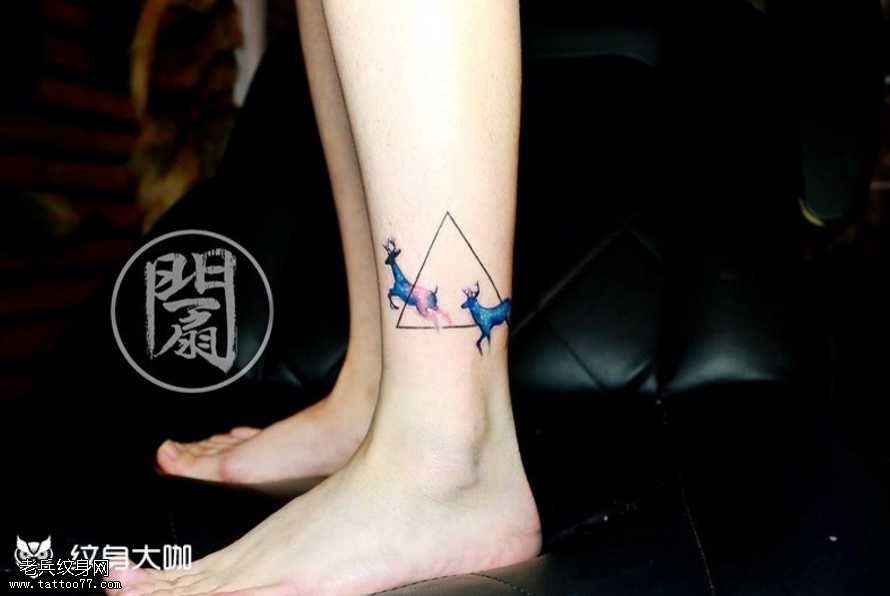 腿部鹿纹身图案