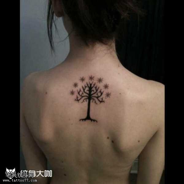 背部树图腾纹身图案