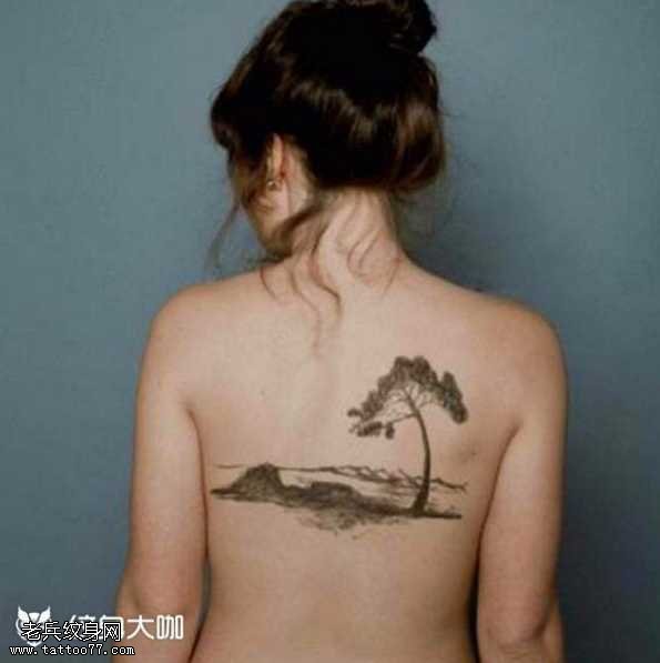 背部树纹身图案