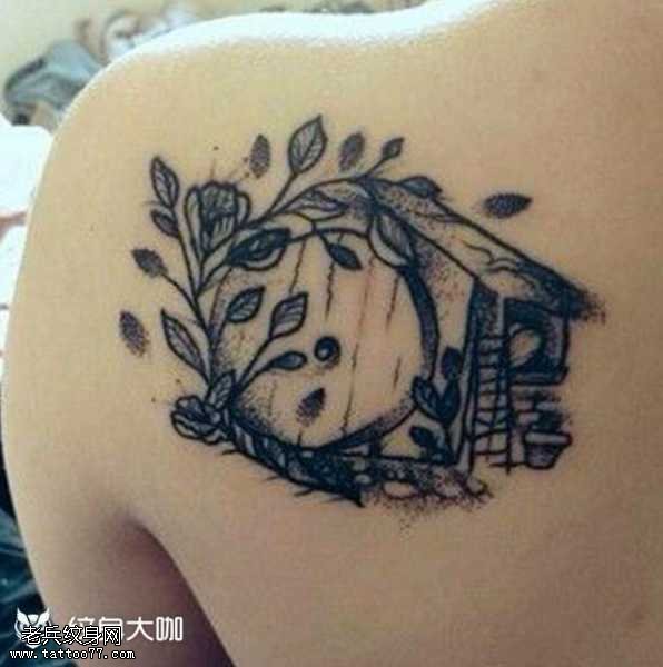 背部树纹身图案