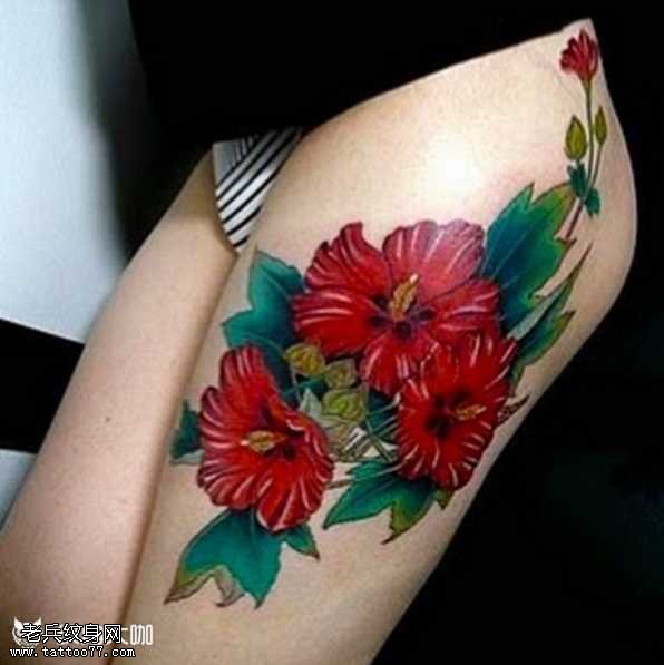 腿部花朵纹身图案
