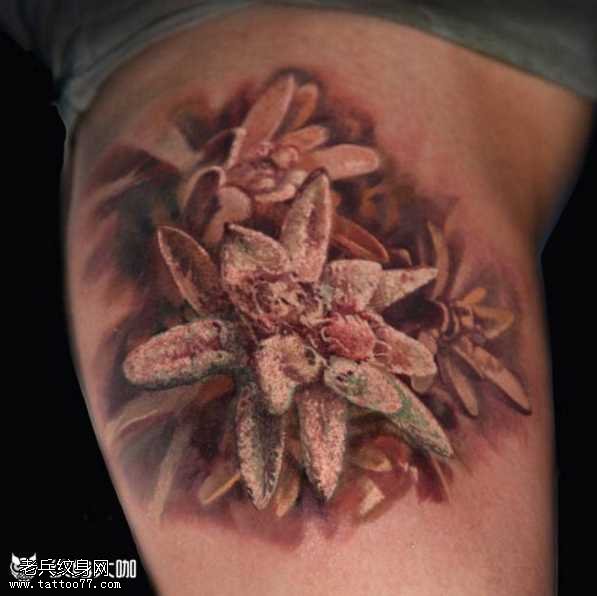 腿部花朵纹身图案