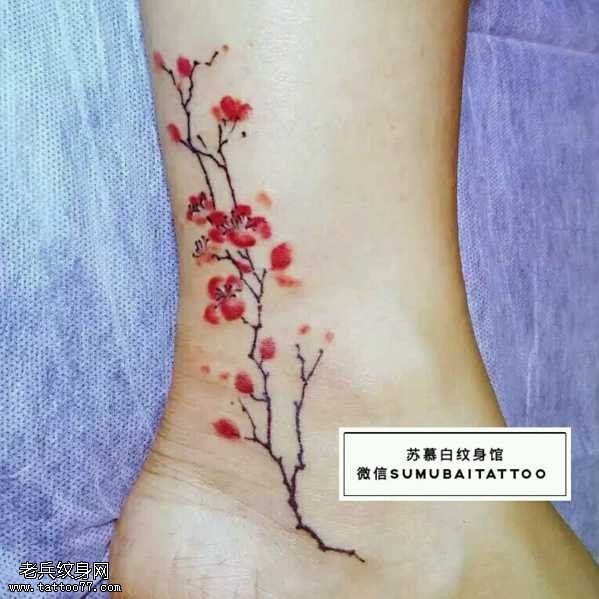 腿部红梅纹身图案