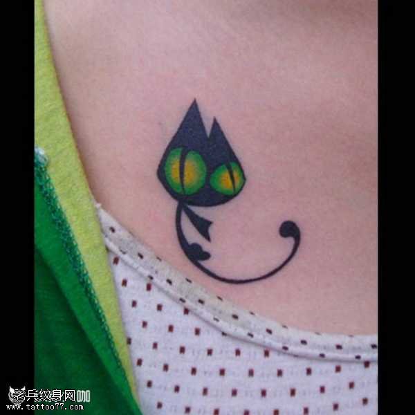 胸部猫咪纹身图案