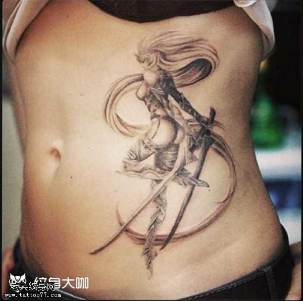 腰部女骑士纹身图案