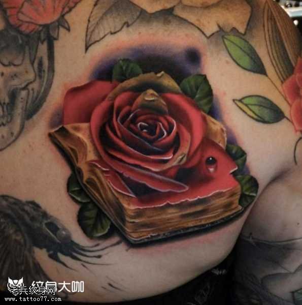 背部玫瑰纹身图案