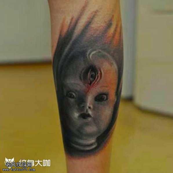 腿部小孩眼纹身图案