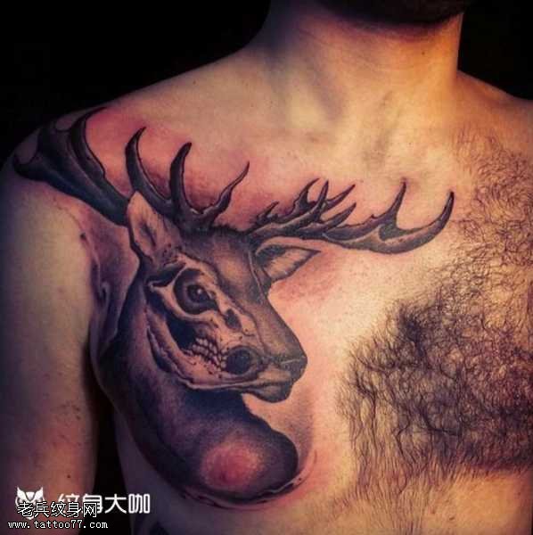 胸部鹿纹身图案