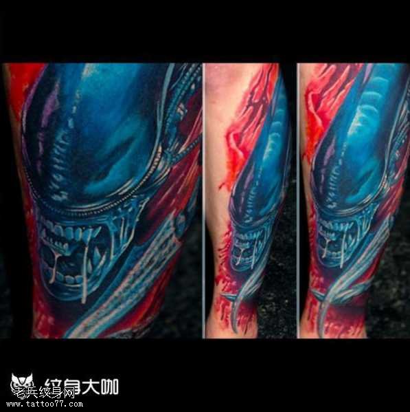 腿部异形纹身图案
