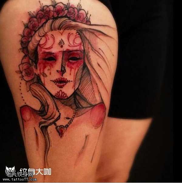 腿部彩色女人物纹身图案