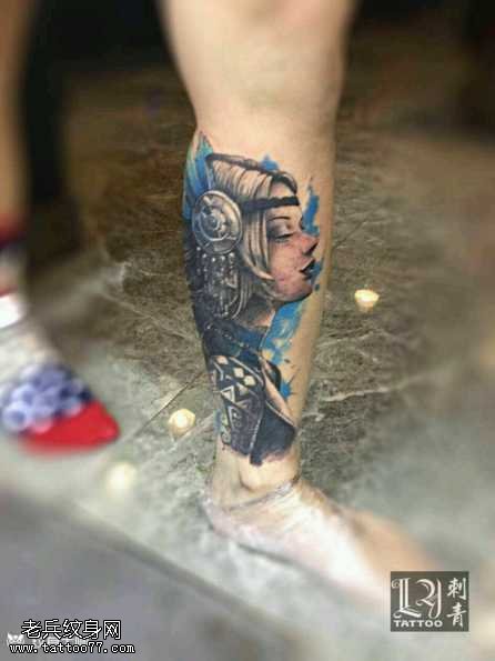 腿部小美女纹身图案