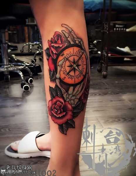 腿部指南针纹身图案