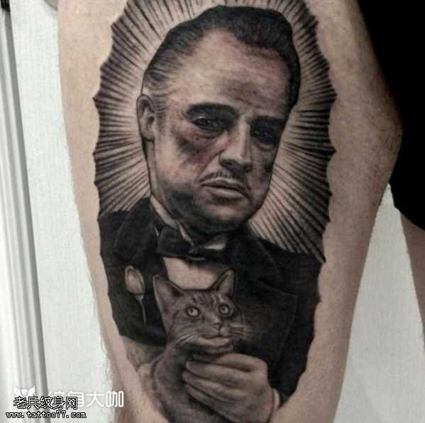 腿部中年人纹身图案