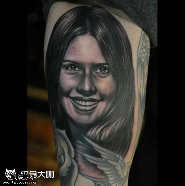 腿部人物纹身图案