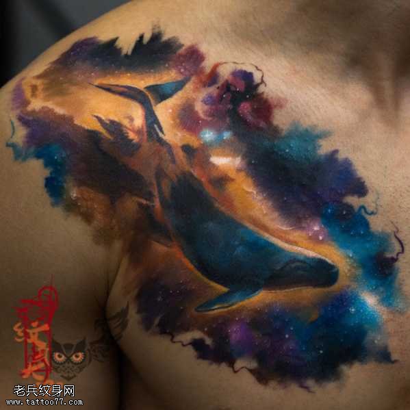 胸部星空鱼纹身图案