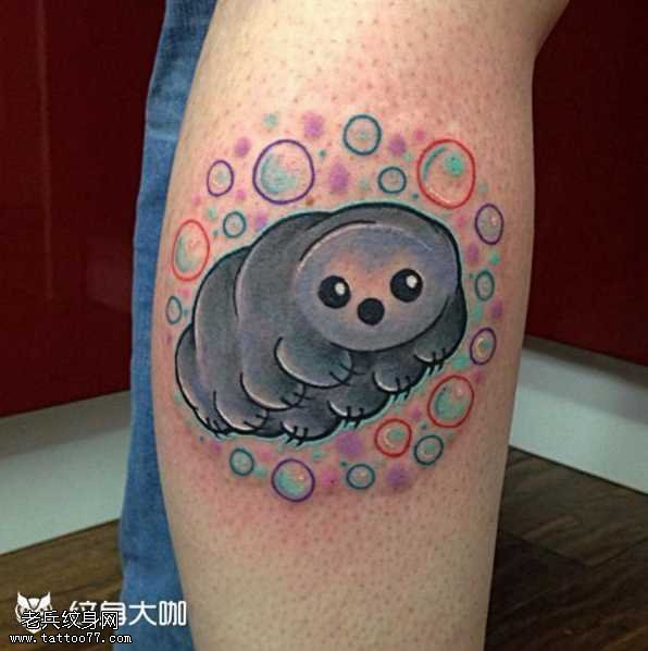 腿部毛虫虫纹身图案