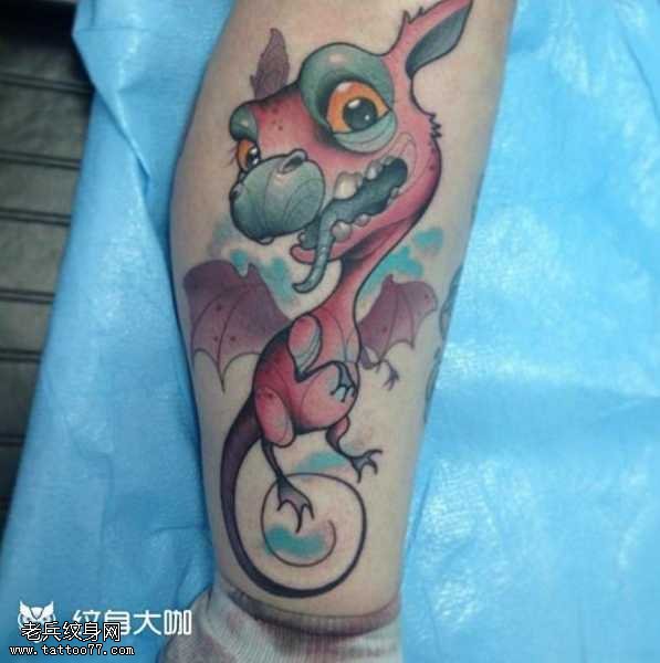 腿部小恐龙纹身图案