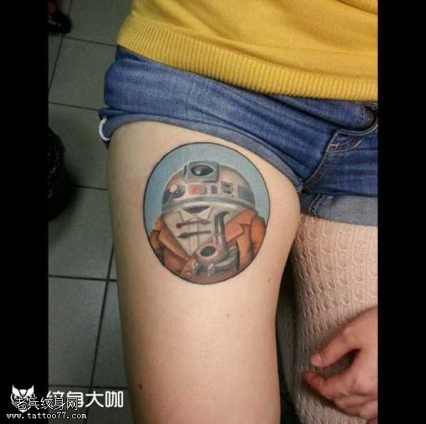 腿部小机器人纹身图案