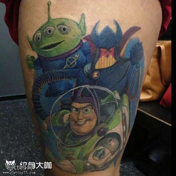 腿部玩具纹身图案