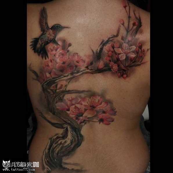 背部梅花纹身图案