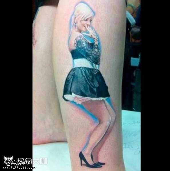 腿部女人物纹身图案