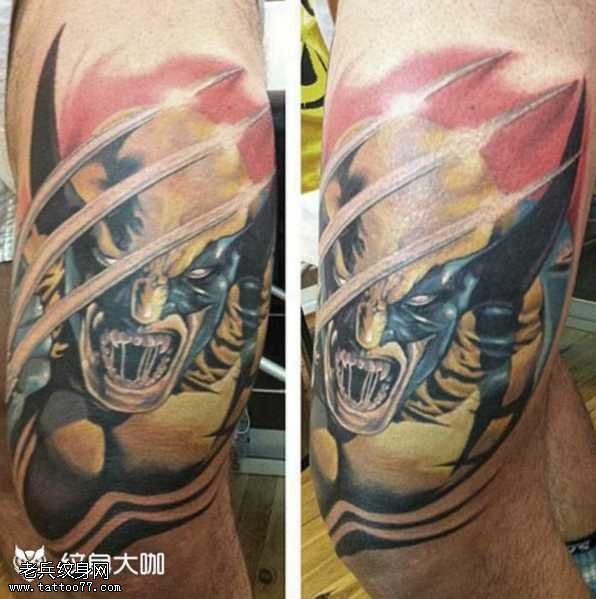 腿部黑豹纹身图案