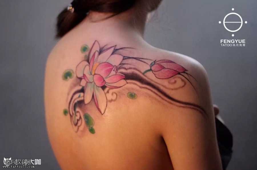 肩部莲花纹身图案