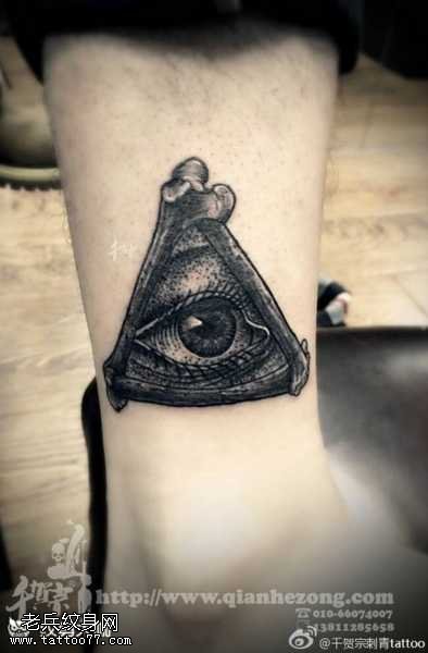 腿部全视纹身图案