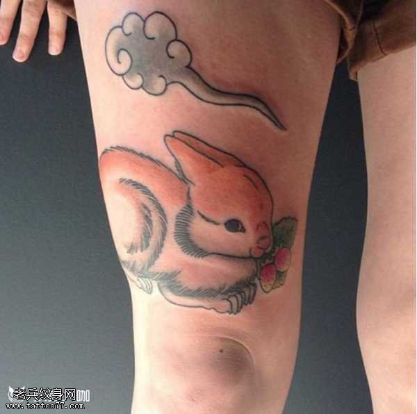 腿部兔子纹身图案