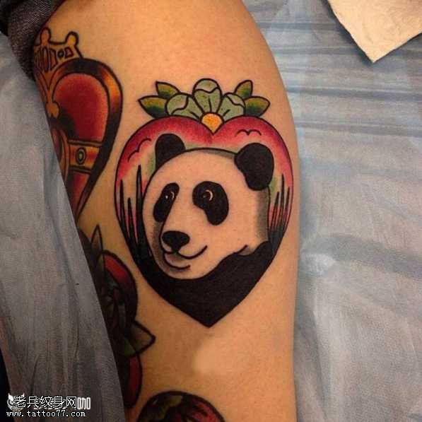 腿部熊猫纹身图案
