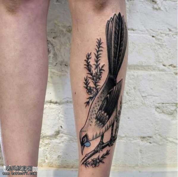 腿部小鸟纹身图案