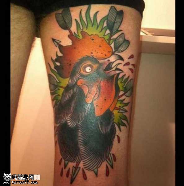 腿部公鸡纹身图案