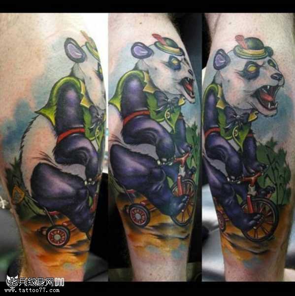 腿部逗玩熊猫纹身图案