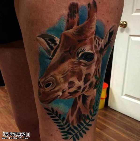 腿部鹿纹身图案