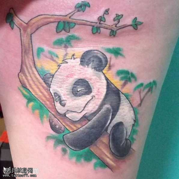腿部熊猫纹身图案