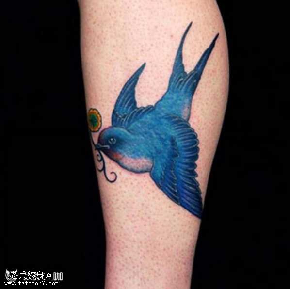 腿部可爱的小燕子纹身图案