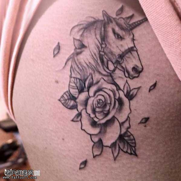 腿部独角兽纹身图案