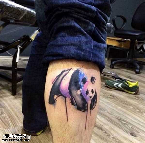 腿部熊猫纹身图案