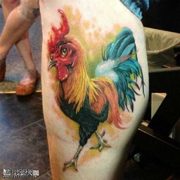 腿部公鸡纹身图案