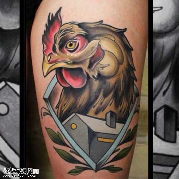 腿部公鸡纹身图案