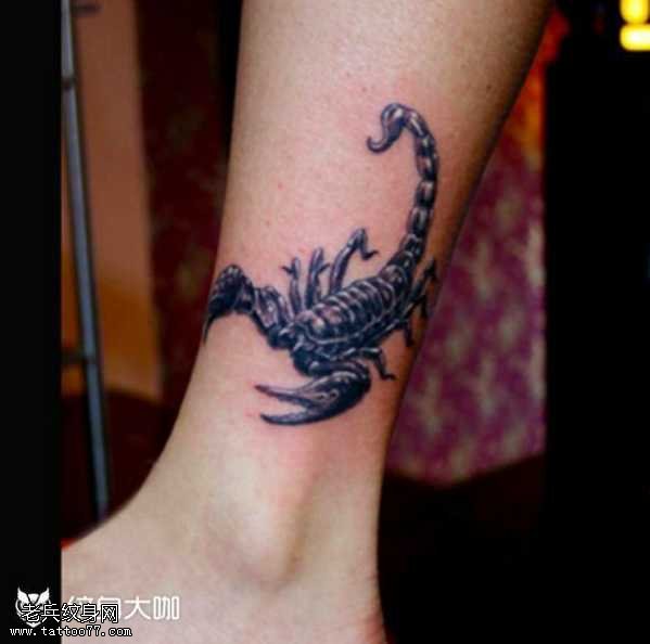 腿部黑鞋子纹身图案